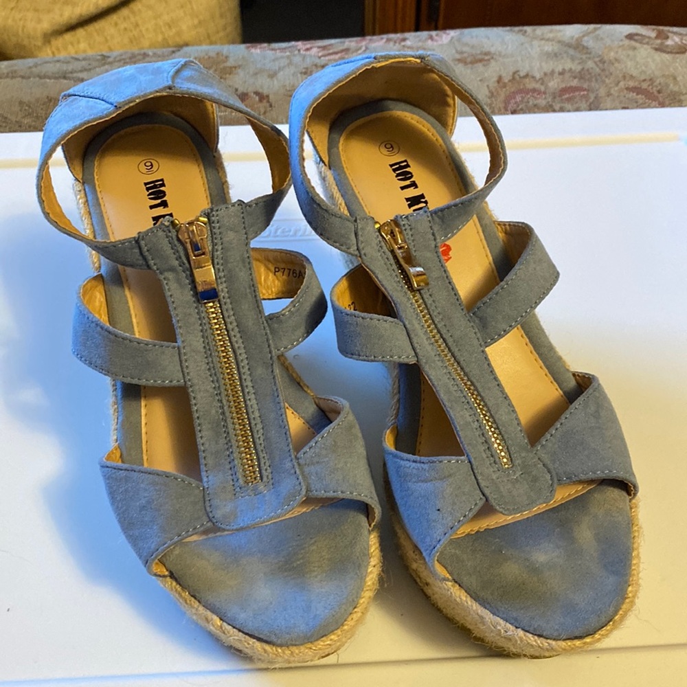 Hot Kiss wedge sandals size 9